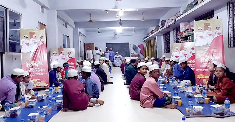 Mr. Noodles arranges iftar for 16000 orphans