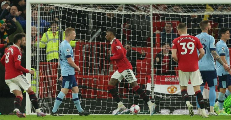 Man Utd go fourth as Rashford goal sinks Brentford