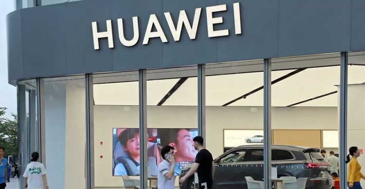 US imposes $300m penalty over exports to Huawei