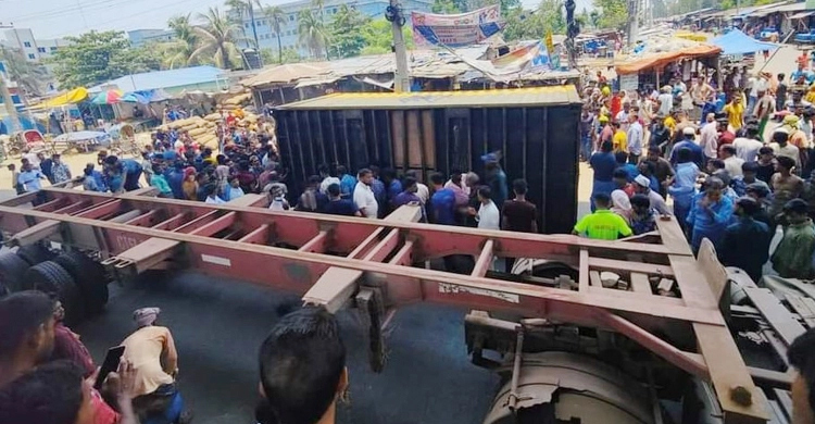 Two die as container falls on them in Chattogram