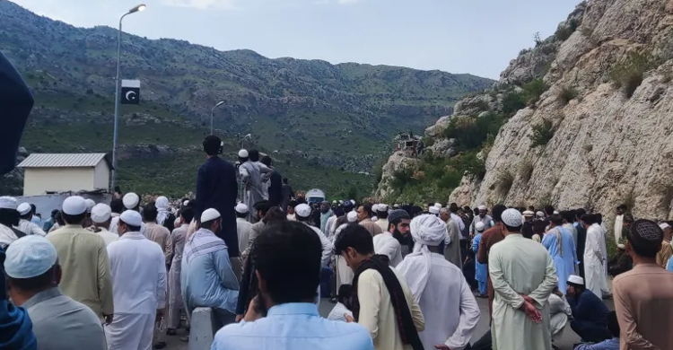 16 killed as Pakistan tribes clash over coal mine