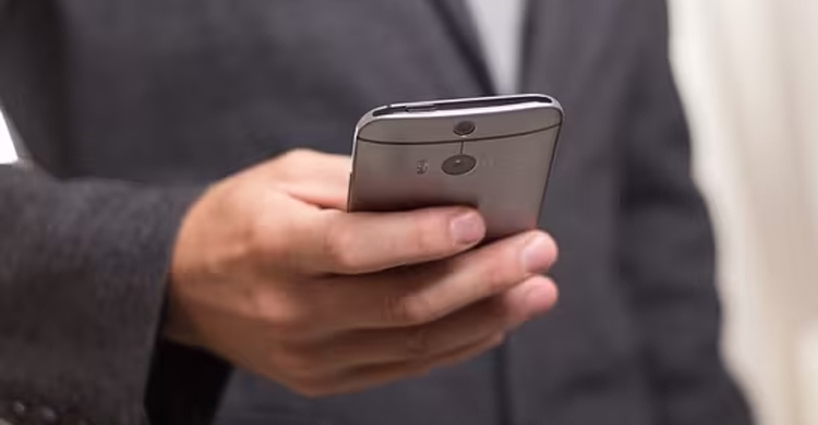 Excessive use of smartphone can lead to headache; expert tips for relief