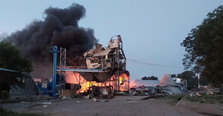 Russia hits Ukraine's grain for fourth day, practises seizing ships