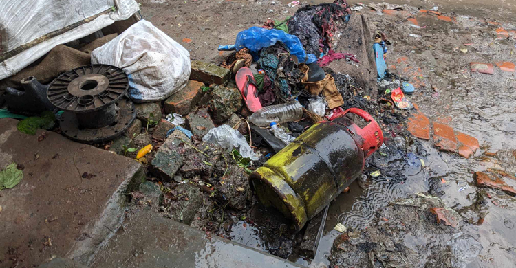 Six sustain burn injuries in Ashulia fire