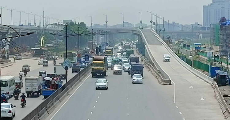 Elevated expressway openes to traffic