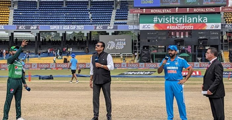 Pakistan back in game as two Indian wickets fall