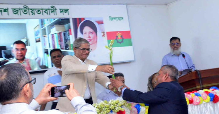 25 former armed forces officials join BNP
