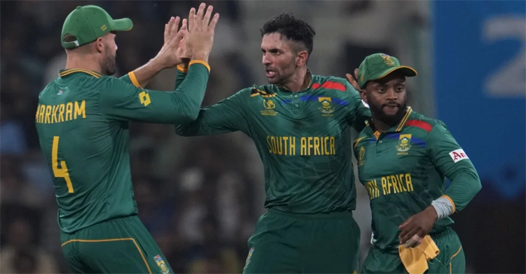 South Africa trounce woeful Australia at World Cup