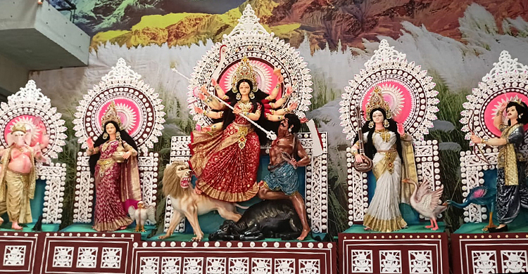 Durga Puja: Maha Saptami celebrated with pomp, décor