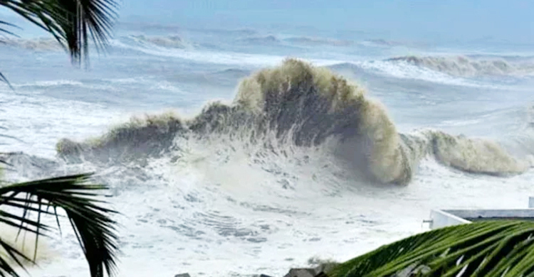 Cyclone 'Hamoon' crossing Cox's Bazar, Ctg coasts