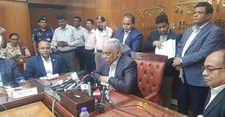 We will not block Dhaka’s streets on Oct 28: Home Minister