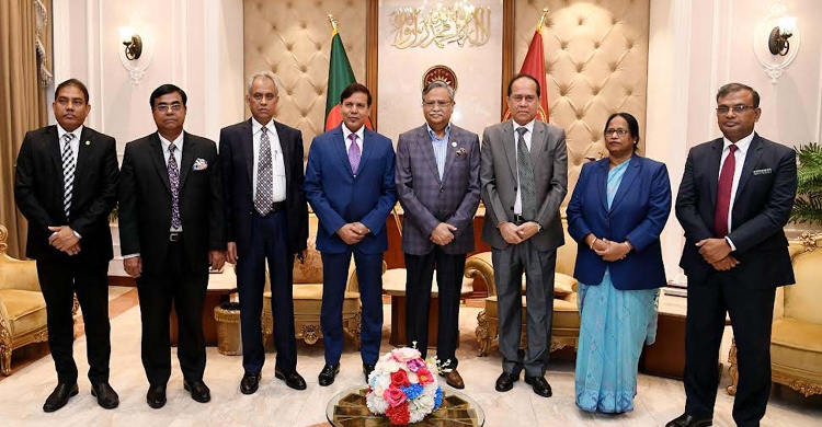 President seeks EC's responsible role for free, fair polls