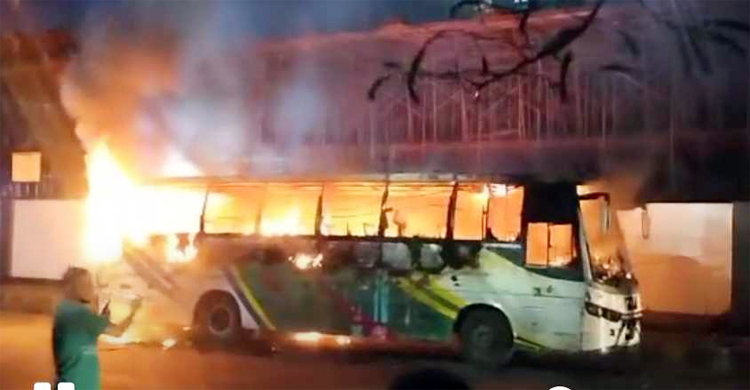 Passenger bus set on fire in Tejgaon