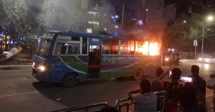 Bus torched in Dhanmondi on 1st day of hartal