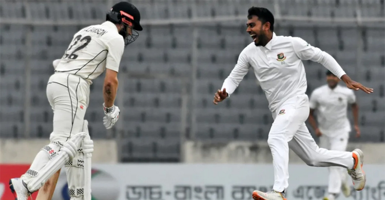 Bangladesh spinners return fire on 15-wicket first day