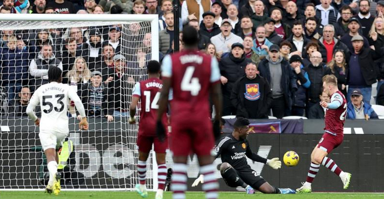 Bowen on target as West Ham beat flat Man Utd