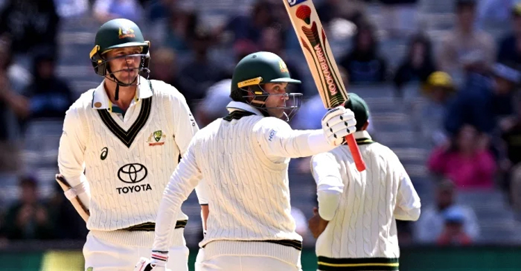 Pakistan continue losing streak in Test against Australia