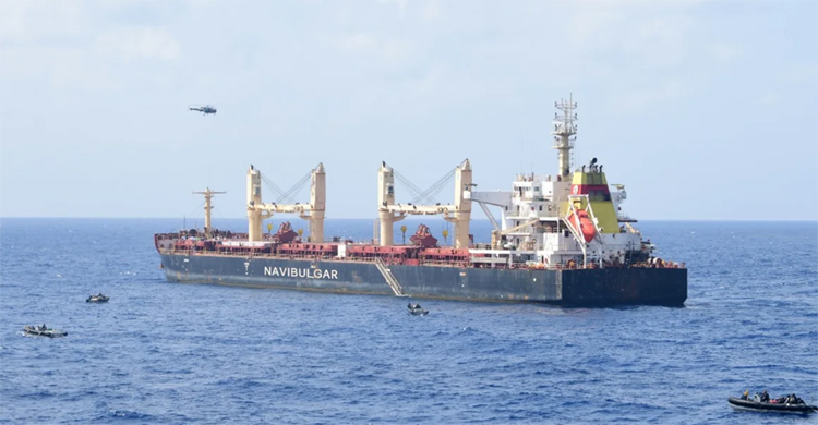 Somali pirates' return adds to crisis for global shipping companies