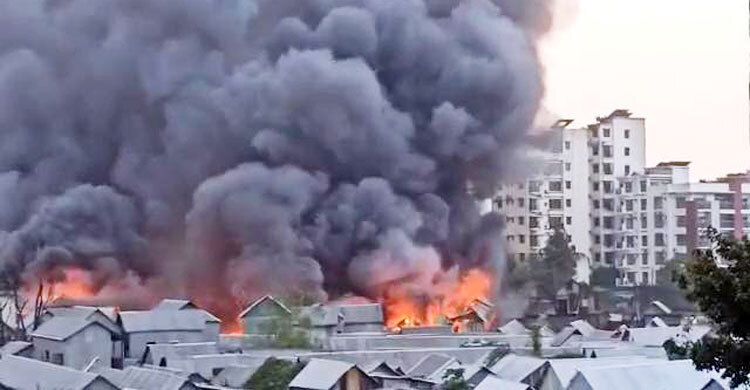 Fire breaks out in Korail slum
