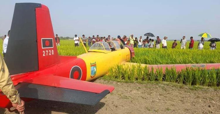 Training aircraft makes emergency landing in Narail