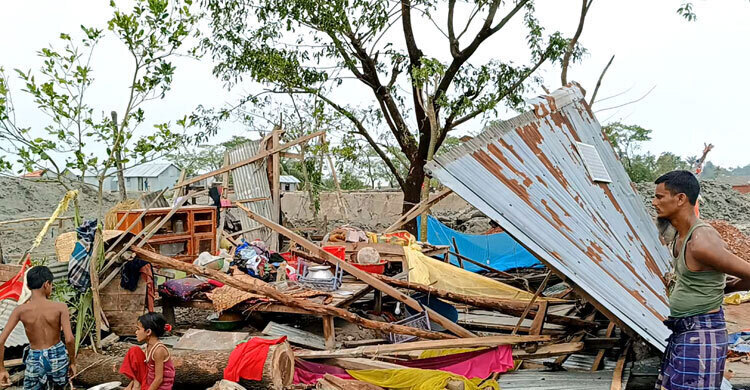 Storms, lightning strikes claim 12 lives