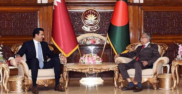 President holds meeting with Qatar Amir, seeks investment in SEZs