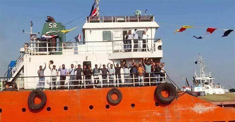 Crew members of MV Abdullah reach Ctg port