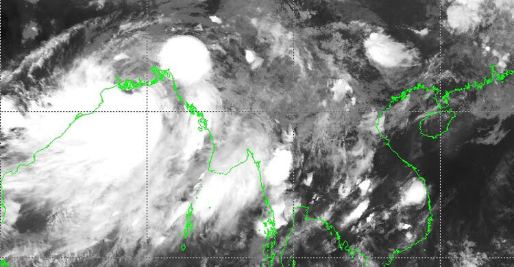 Bangladesh issues highest cyclone warning as evacuation underway