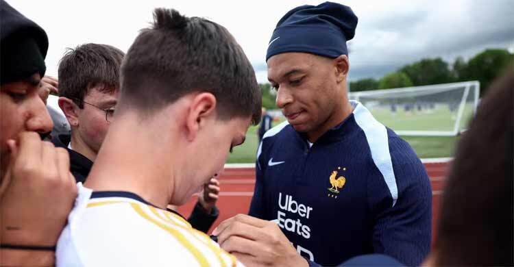 Mbappe signs Real Madrid deal