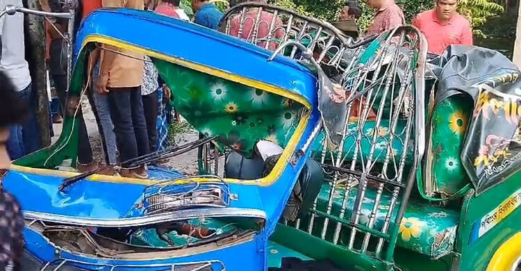 Three killed as truck, auto-rickshaw collide in Chandpur