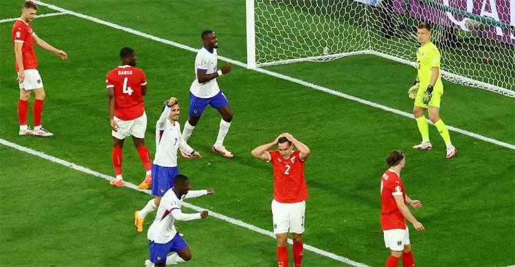France battle past Austria but Mbappe suffers broken nose