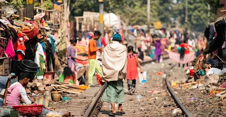 India economic inequality to persist despite roaring GDP growth: Reuters poll