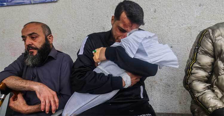 গাজাজুড়ে ইসরায়েলি হামলায় নিহত ৮১