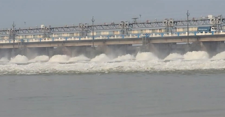 নিম্নচাপের কারণে দুর্গাপুর ব্যারাজ থেকে ছাড়া হলো পানি