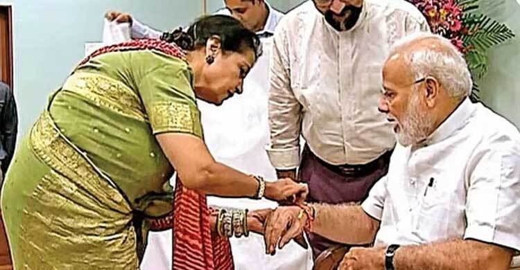 ৩০ বছর ধরে মোদীকে রাখি পরান পাকিস্তানি নারী
