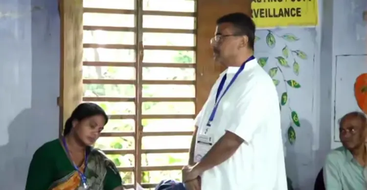 পশ্চিমবঙ্গে নির্বাচন/ভোটের শুরুতেই বুথে এলেন ‌‘হেভিওয়েট’ প্রার্থীরা