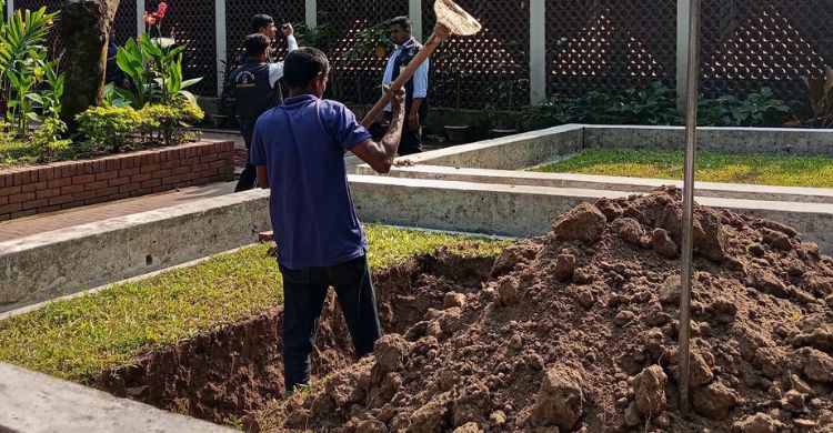ঢাবিতে খনন করা হয়েছে ওসমান হাদির কবর