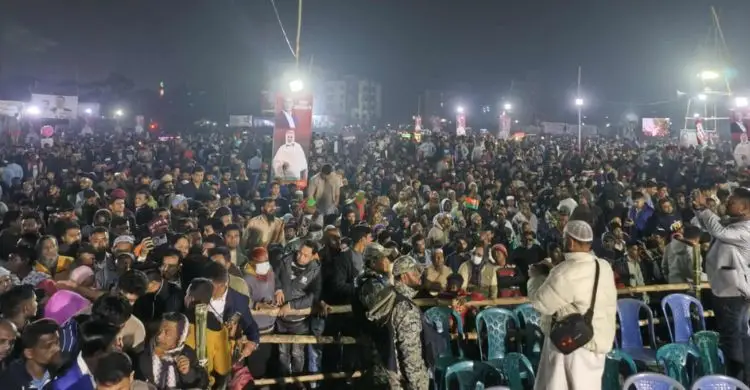 নারায়ণগঞ্জে শীতের রাতেও তারেক রহমানের অপেক্ষায় হাজারো মানুষ