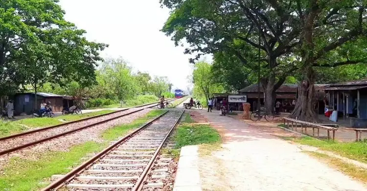জনবল সংকটে বিপর্যস্ত পশ্চিমাঞ্চল রেলওয়ে, বন্ধ ৪৩ ট্রেন-৬৭ স্টেশন