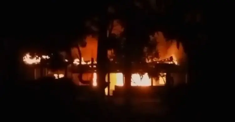 শিবির নেতা হত্যা, অভিযুক্ত যুবদল নেতার বাড়িতে আগুন-ভাঙচুর