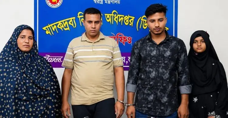 স্ত্রী-ছেলে-পুত্রবধূকে সঙ্গে নিয়ে ইয়াবা কারবার, অবশেষে ধরা