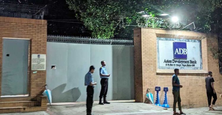 আগারগাঁওয়ে এডিবি ভবনের সামনে ককটেল বিস্ফোরণ