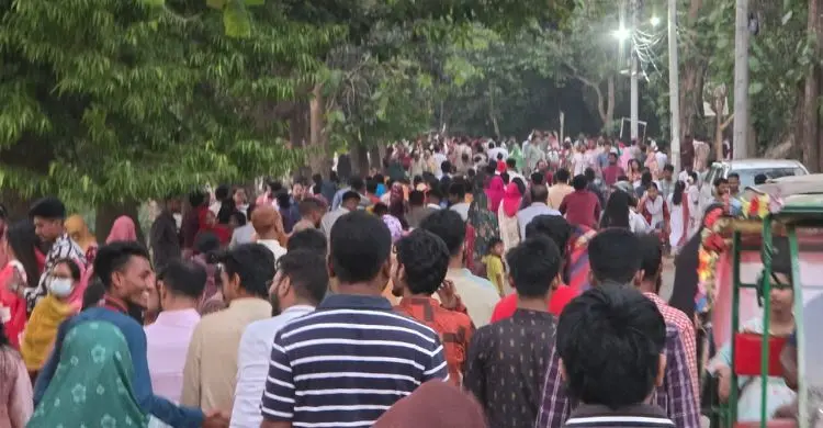 পহেলা বৈশাখে বহিরাগতদের দখলে ক্যাম্পাস, নিরাপত্তাহীনতায় শিক্ষার্থীরা