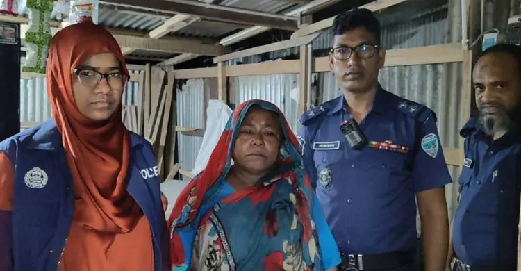 ‘ছেলেরা ওষুধ কেনার টাকা দেয় না, তাই গাঁজা বেচি’