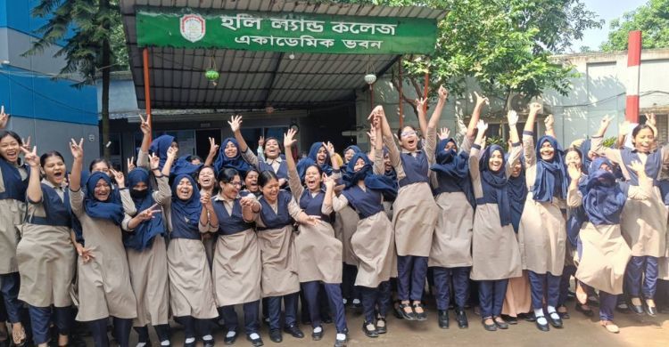 দিনাজপুর বোর্ডে জিপিএ-৫ ও পাসের হারে এগিয়ে মেয়েরা