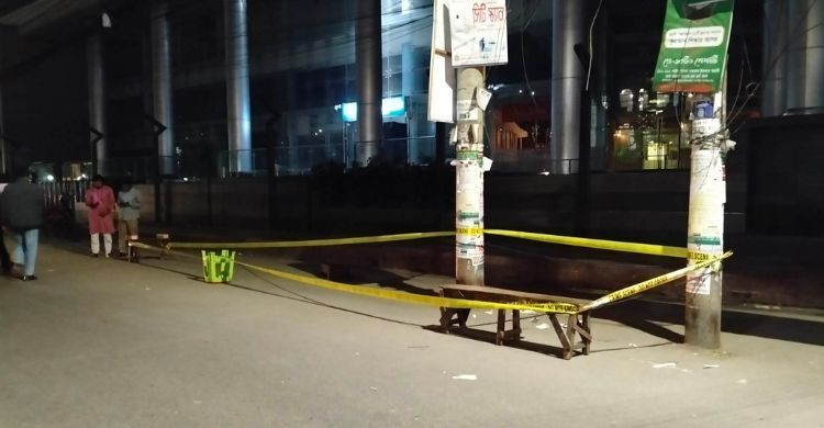 হাদিকে গুলির রক্তাক্ত ঘটনাস্থল ঘেরা ক্রাইমসিন টেপ দিয়ে