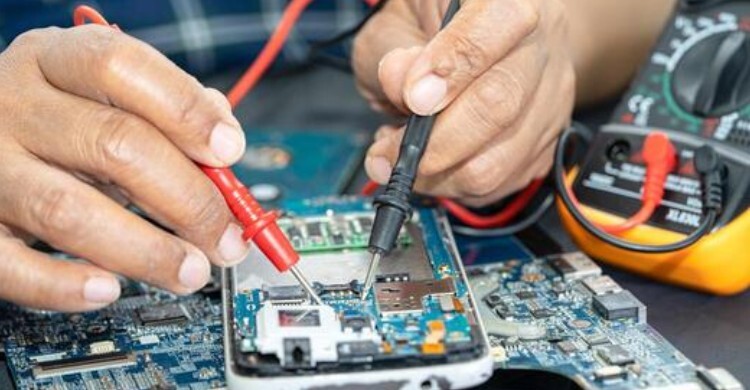 ফোন সারাতে দিয়ে বিপদে পড়তে পারেন, সার্ভিসিংয়ের আগে যা করবেন