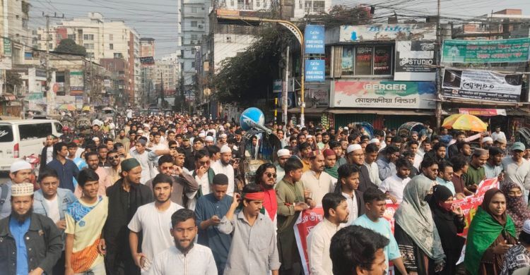 ওসমান হাদি হত্যার বিচার দাবিতে চট্টগ্রামে বিক্ষোভ