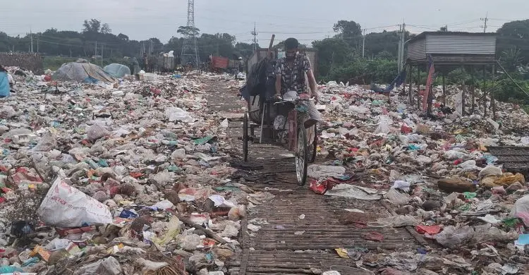 বর্জ্যের দখলে টাঙ্গাইলের প্রবেশদ্বার