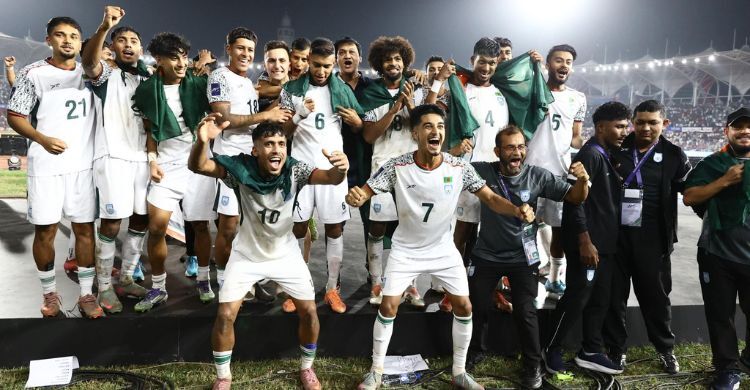 হামজাদের জন্য ২ কোটি টাকা বোনাস ঘোষণা ক্রীড়া উপদেষ্টার